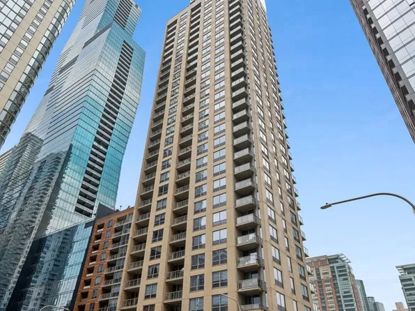 420 E Waterside Dr Unit 907, Chicago, IL 60601