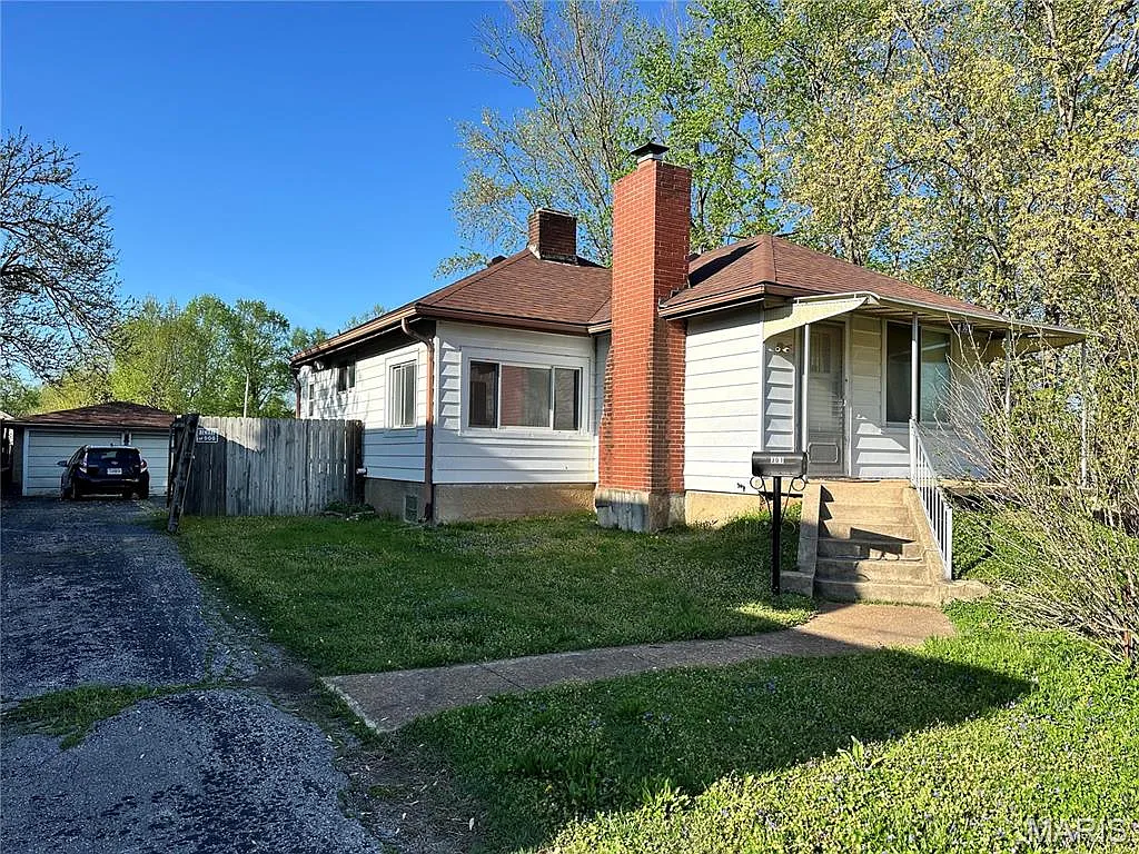 301 W Arlee Ave photo 1