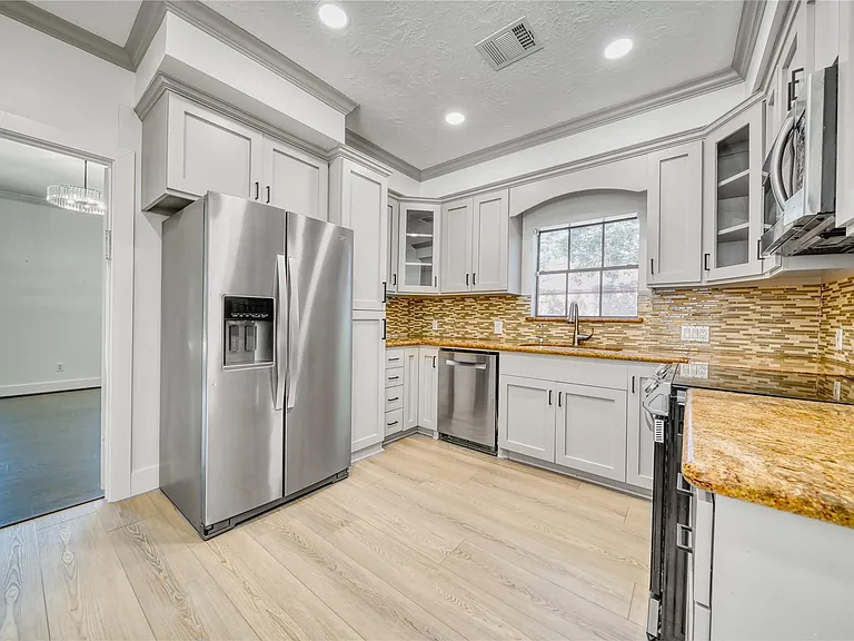 8006 Albin Ln — Photo 13