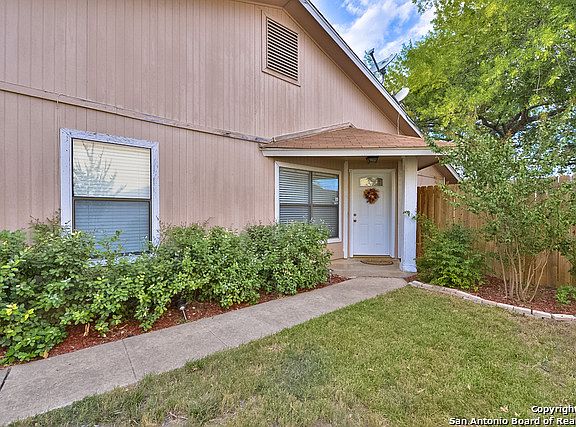 3rd image of 10423 Eagle Fox Dr