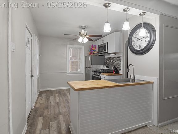 3rd image of 5290 Haverhill St
