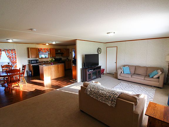 5th image of 89 Jeffrey Ct