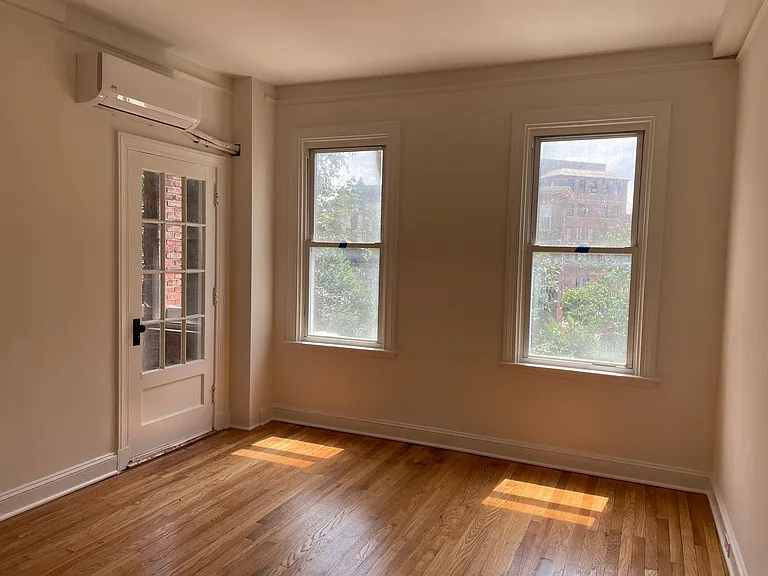Guilford Apartments — Photo 40