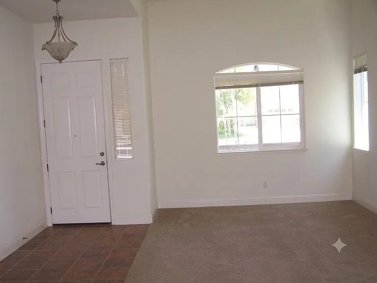 1004 Hildebrand Cir — Photo 4