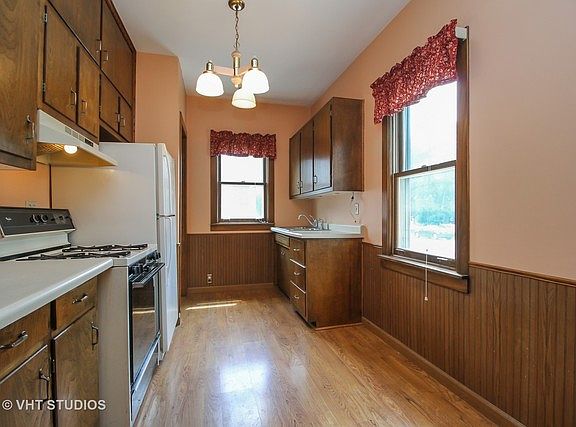 3rd image of 18135 Oakwood Ave