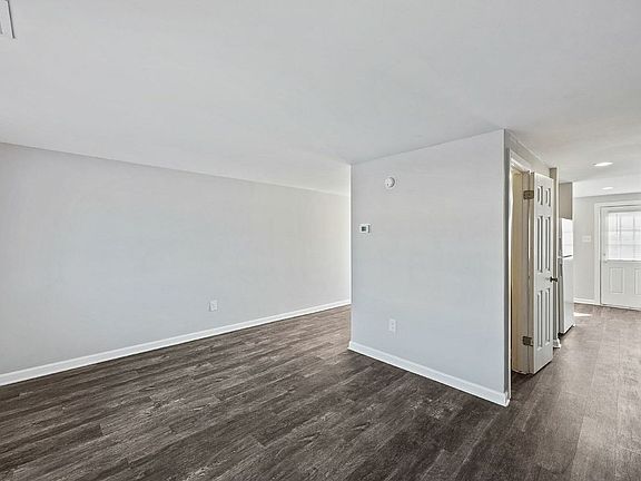 empty-living-room-Village-of-Carrollwood