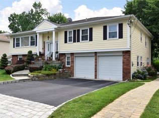 19 Old Farm Rd, Scarsdale, NY 10583