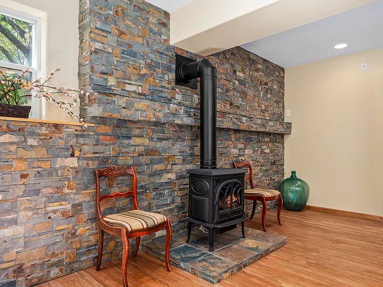 516 NE 20th Pl — Photo 4