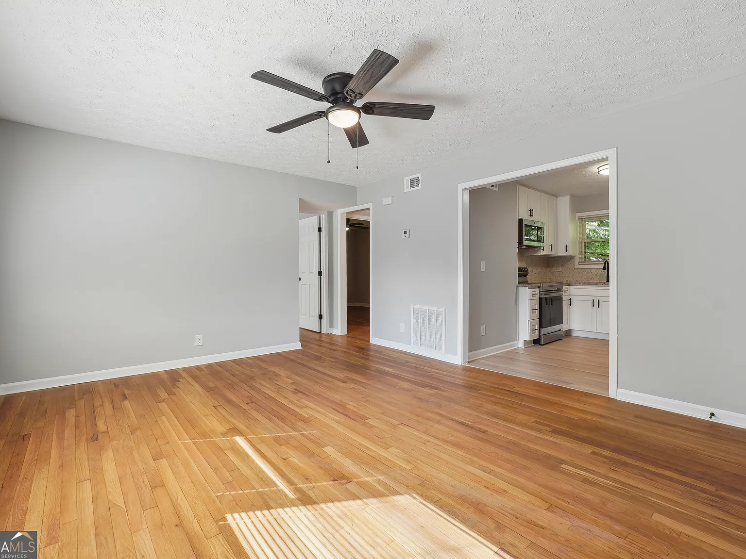2 bed, 1.0 bath, $1,295 — Photo 4