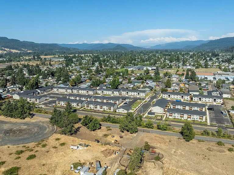 Cherry Springs Apartments — Photo 4