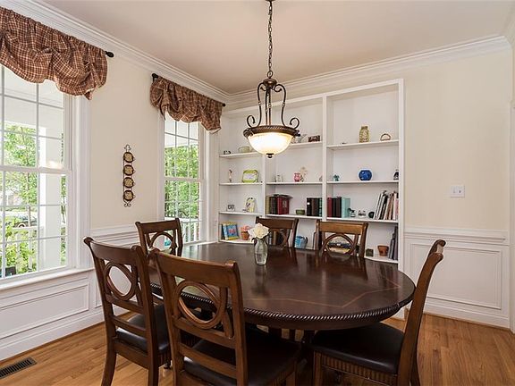 5th image of 101 Bay Hill Ct