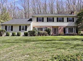 721 Oakhill Dr, Boiling Springs, PA 17007