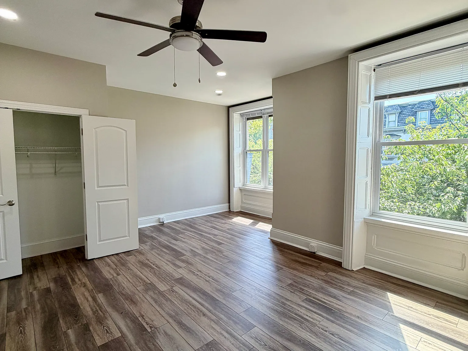 6 bed, 3.5 bath, 2833 sqft, $5,970 — Photo 2