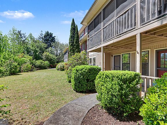 4th image of 80 Stirling Ln Unit 2