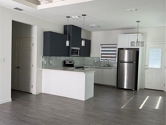 2nd image of 904 W Carmel Ave #1