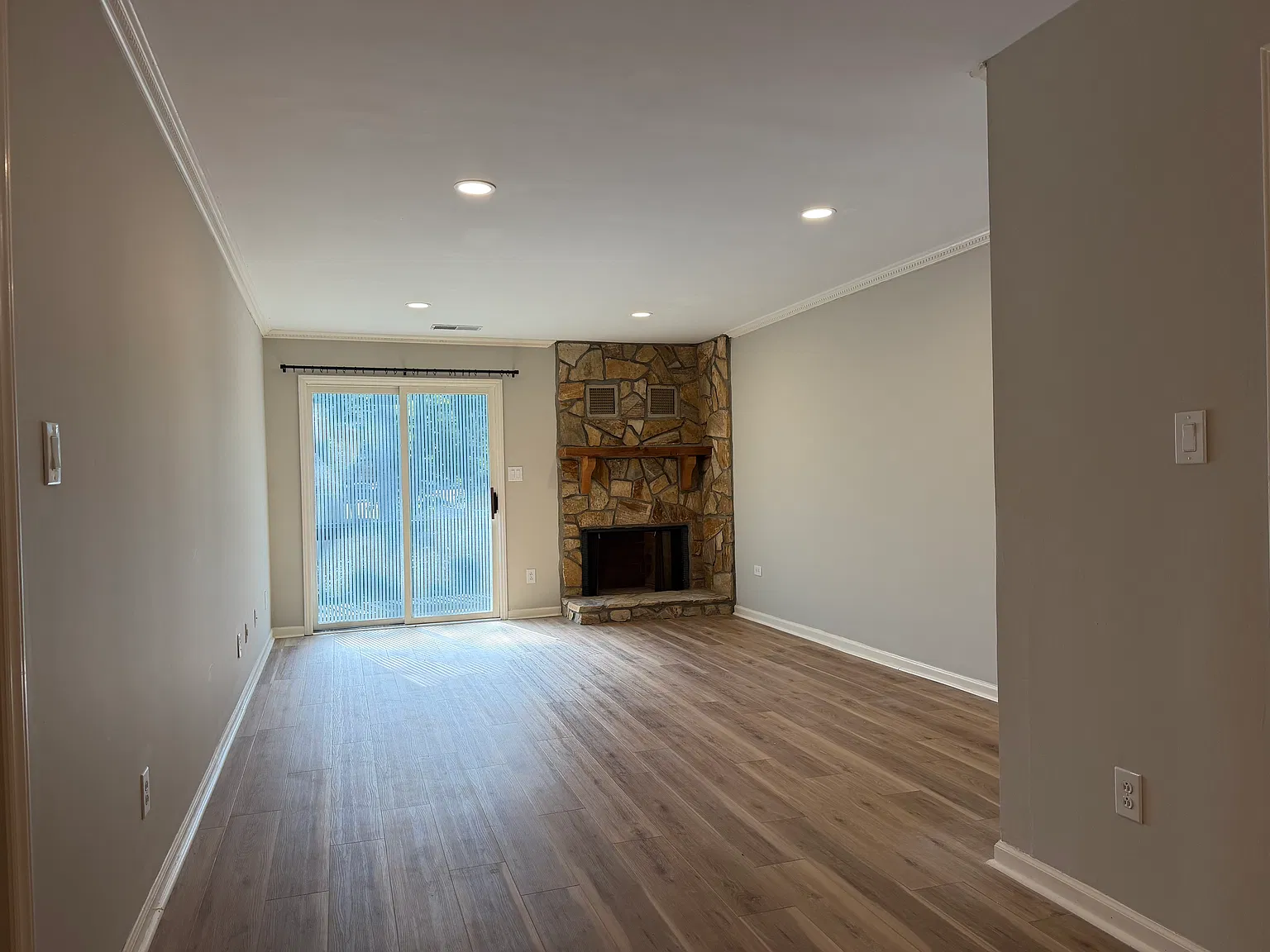 2 bed, 1100 sqft, $1,695 — Photo 4