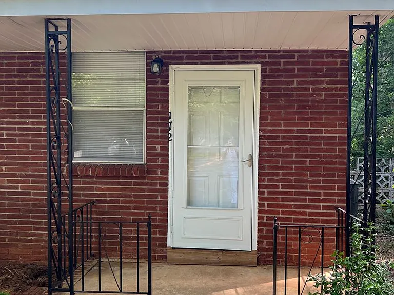 170-172 174 Hart Ave — Photo 11