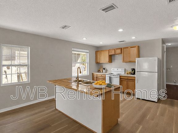 3rd image of 1728 6th St W