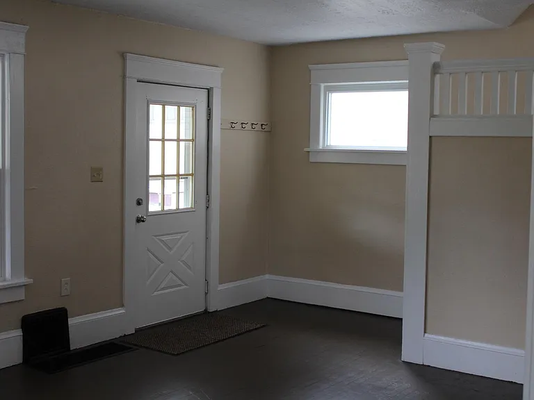 1615 Royal Ave NE — Photo 16