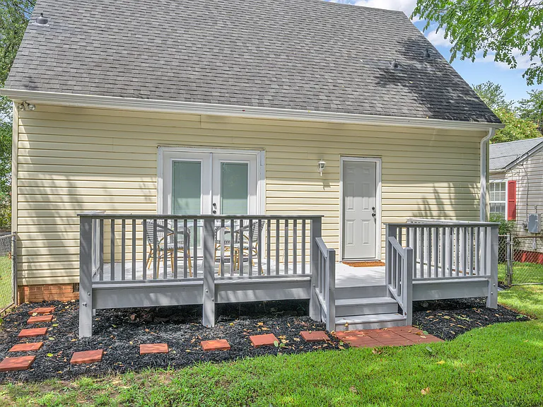 213 Landwood Ave — Photo 28