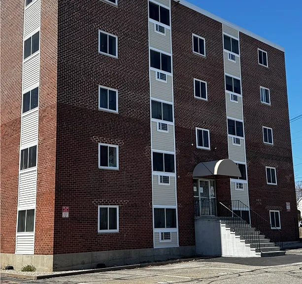 215 Winter St #4N — Photo 3
