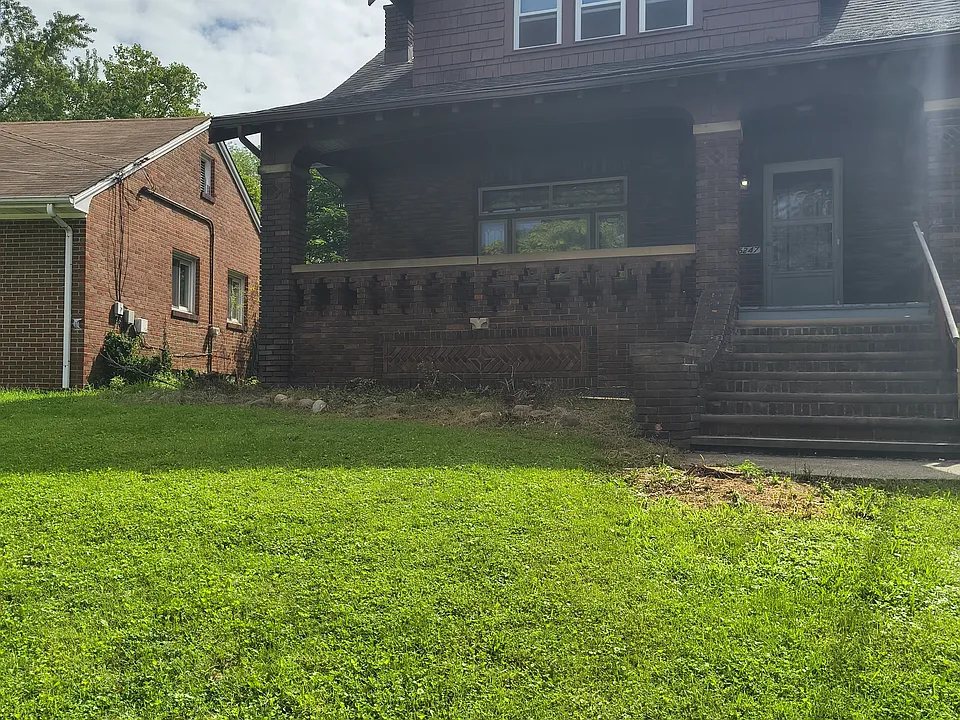 5247 Erwin St