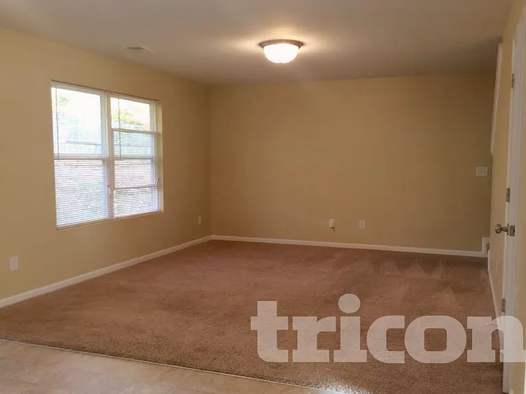 2419 Shad Ct — Photo 2