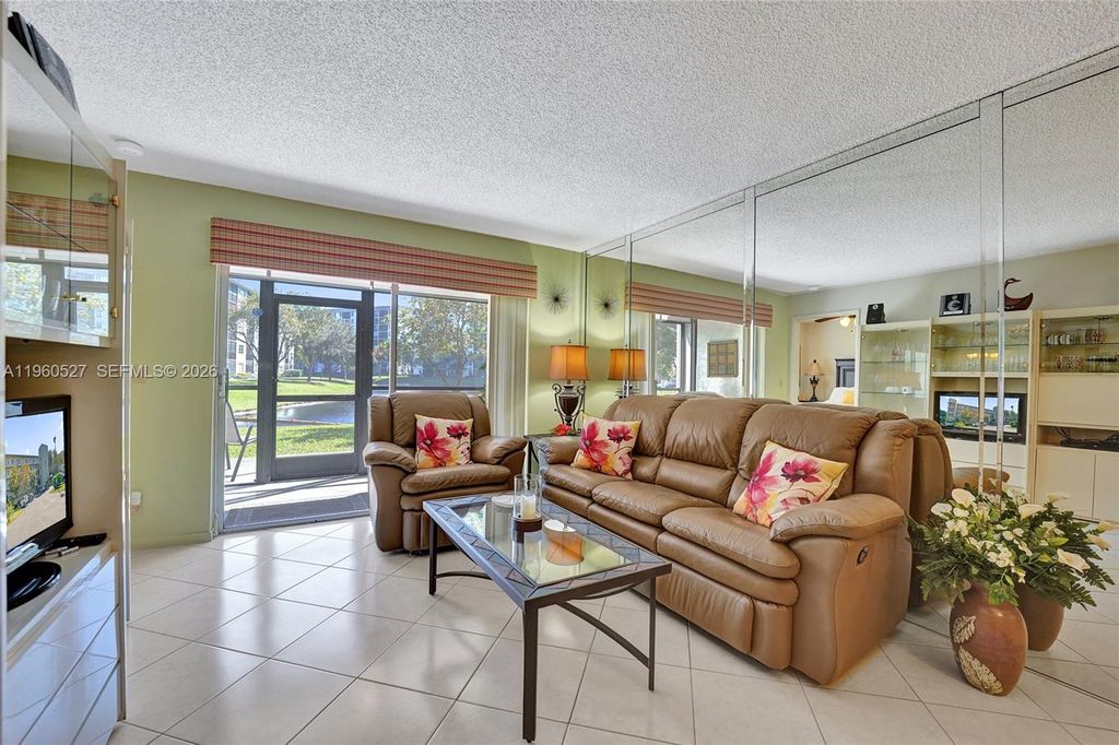 2228 N Cypress Bend Dr APT 103, photo 8