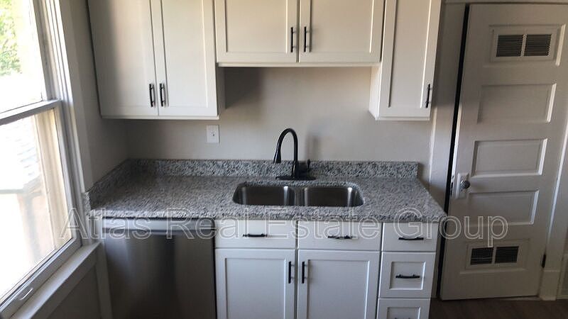 1st image of 2144 Vine St Unit 2