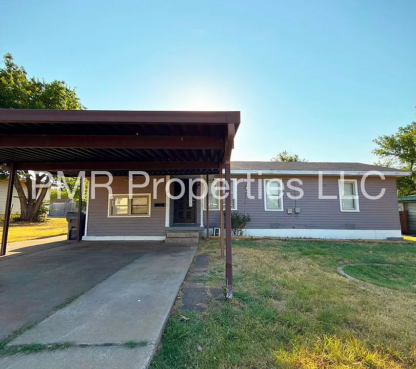 11 NW 40th St