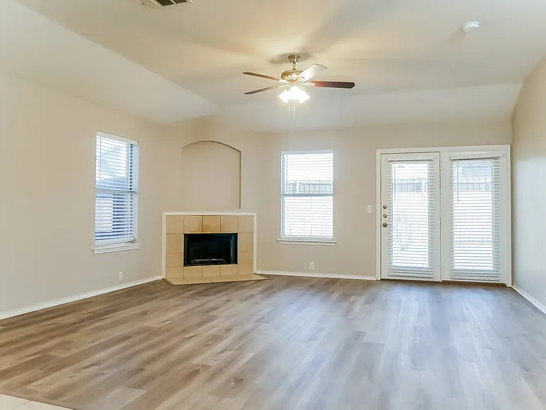 4004 Sonoma Dr — Photo 3