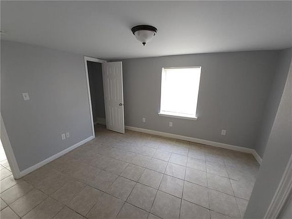 5th image of 2505 Clara St #B