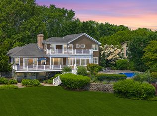 40 Overlook Dr, Riverhead, NY 11901