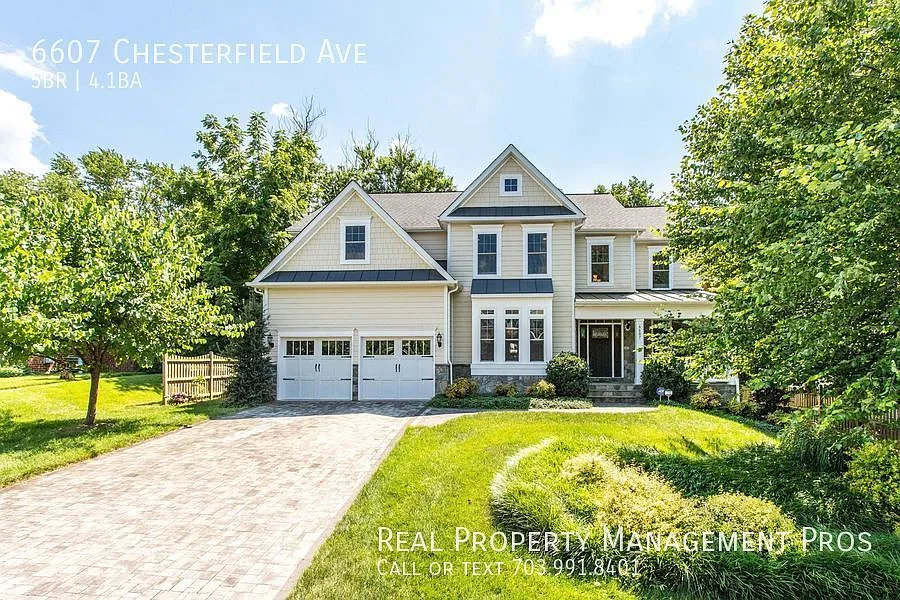 Stunning, Sun-Drenched Home in Sought After Chesterbrook Gardens! — Photo 2