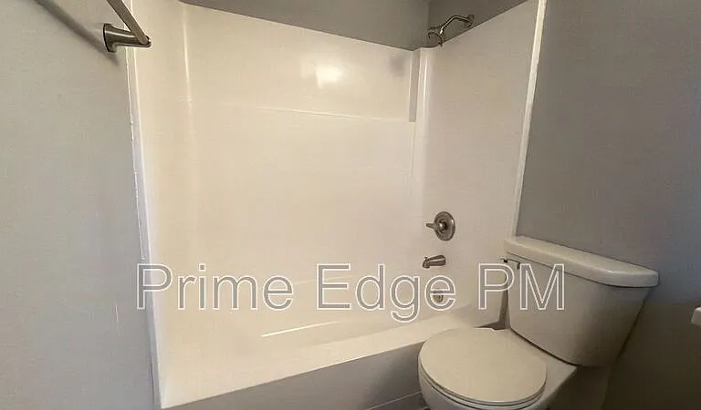 6235 Holdrege St #D-5 — Photo 16