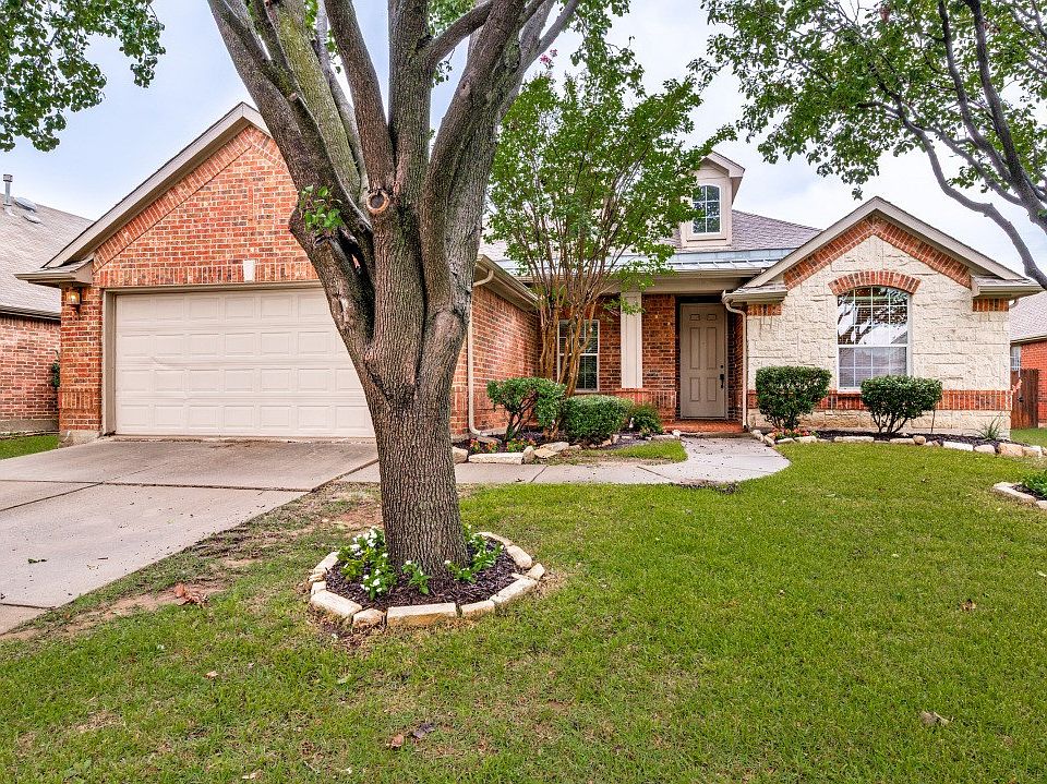 1st image of 2453 Deerwood Dr