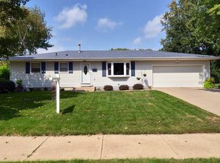 330 Kennedy Dr, Oregon, WI 53575
