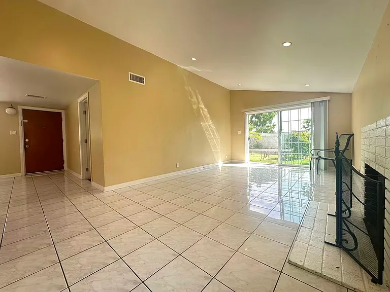 1722 Matchleaf Ave — Photo 2
