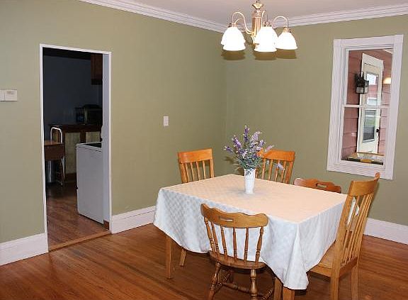 5th image of 108 Owens St S