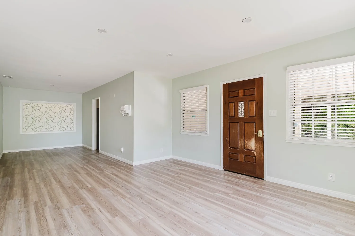 3 bed, 1068 sqft, $4,200 — Photo 3