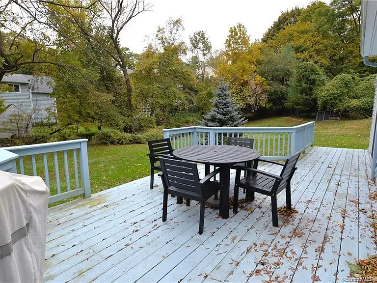 35 Homestead Rd — Photo 15
