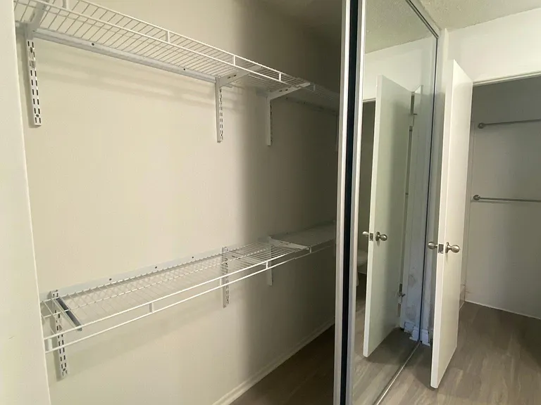 Chateau Garnet Apts. — Photo 21
