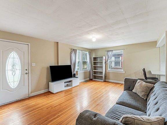 4th image of 409 Englewood Ave
