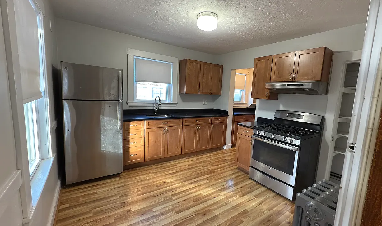 2 bed, 9999 sqft, $3,200 — Photo 1