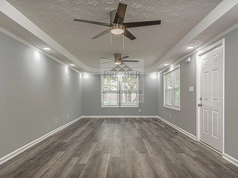 5724 Sanford Ave — Photo 5