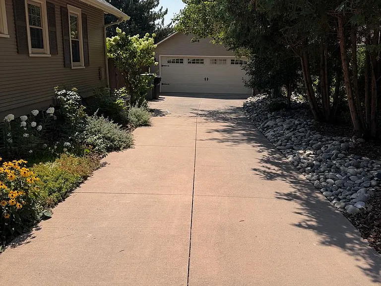 916 Poly Dr — Photo 30