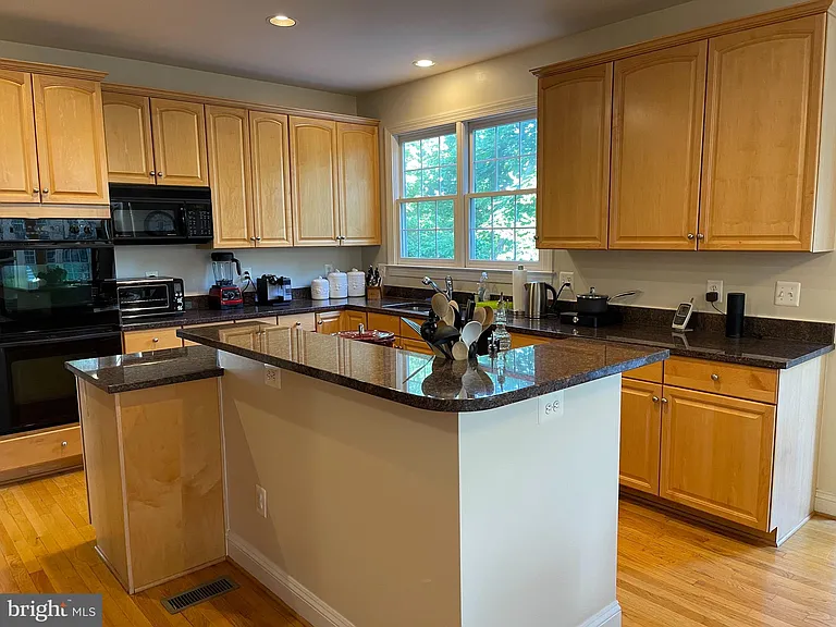 6915 Bonheim Ct — Photo 14