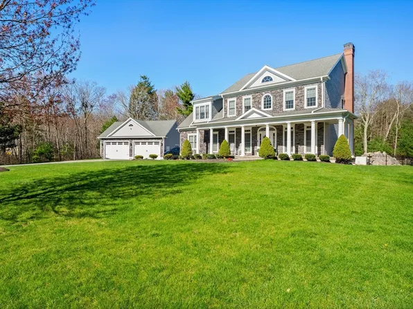 23 Round Farm Rd, Rehoboth, MA 02769