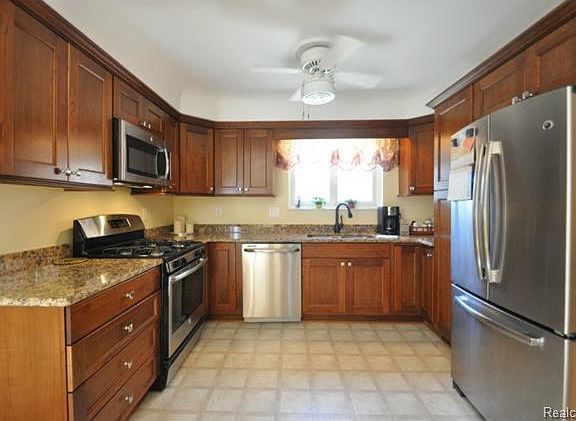 2nd image of 1263 Lakepointe St