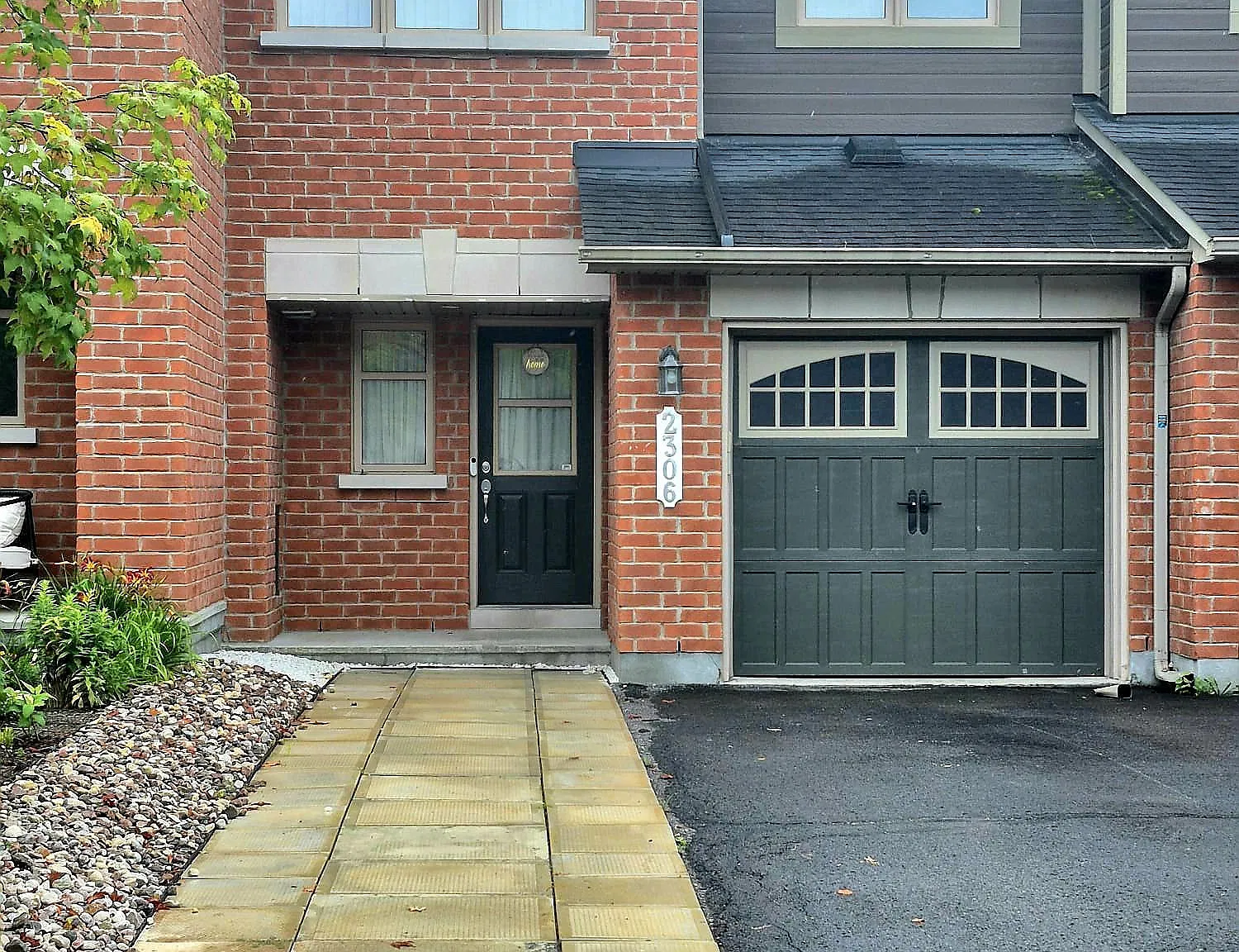 3 bed, $2,550 — Photo 1